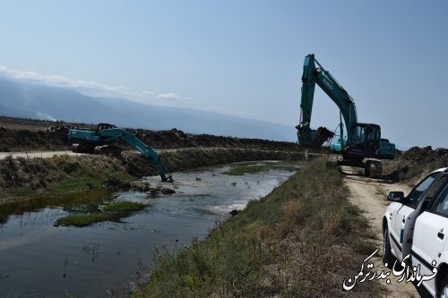 بازدید فرماندار ترکمن از لایروبی رودخانه قره سو