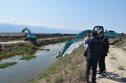 بازدید فرماندار ترکمن از لایروبی رودخانه قره سو