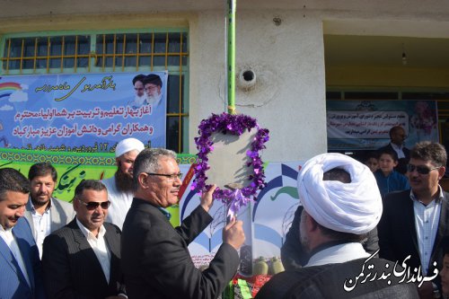 زنگ بازگشایی مدارس شهرستان ترکمن به دست فرماندار نواخته شد