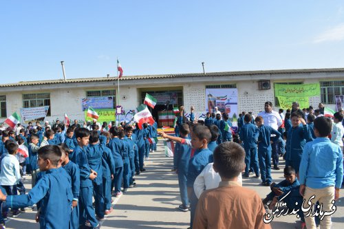 زنگ بازگشایی مدارس شهرستان ترکمن به دست فرماندار نواخته شد