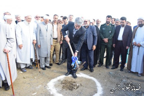 کلنگ زنی حوزه علمیه بانوان در شهرستان ترکمن