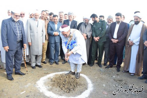 کلنگ زنی حوزه علمیه بانوان در شهرستان ترکمن