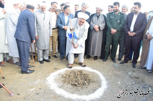 کلنگ زنی حوزه علمیه بانوان در شهرستان ترکمن