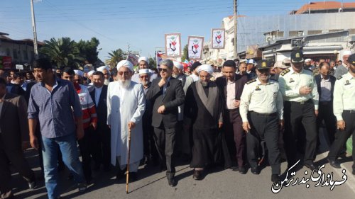 راهپیمایی باشکوه یوم ا.. 13 آبان در شهرستان ترکمن برگزار شد