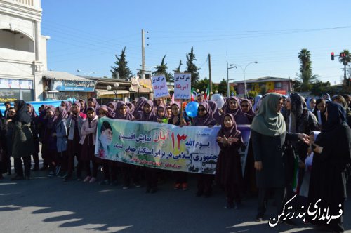 راهپیمایی باشکوه یوم ا.. 13 آبان در شهرستان ترکمن برگزار شد