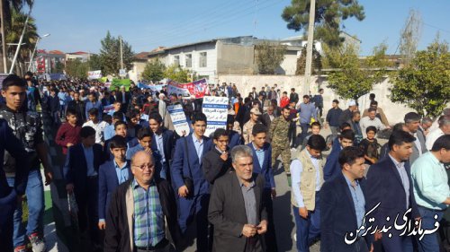 راهپیمایی باشکوه یوم ا.. 13 آبان در شهرستان ترکمن برگزار شد