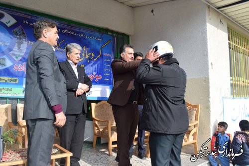 گردهمایی ارتقاء فرهنگ ایمنی تردد موتورسواران و عابرین پیاده در شهرستان ترکمن برگزار شد