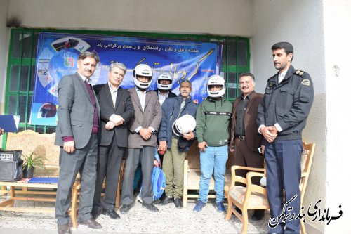 گردهمایی ارتقاء فرهنگ ایمنی تردد موتورسواران و عابرین پیاده در شهرستان ترکمن برگزار شد