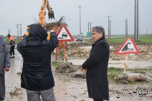 بازدید فرماندار و رئیس ستاد مدیریت بحران شهرستان ترکمن از لایروبی رودخانه قره سو