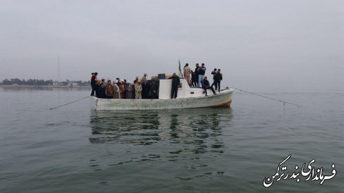 رژه اقتدار دریایی در شهرستان ترکمن برگزار شد