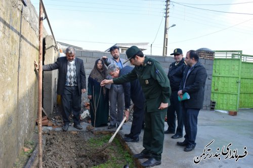 دیدار فرماندار و مسئولین با خانواده شهید "فریدون ندر"