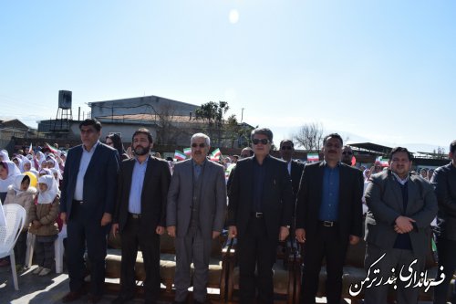 حضور فرماندار در جشن انقلاب روستای سیجوال