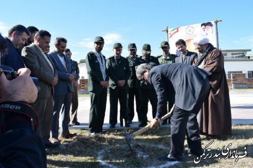 المان مزار شهدای گمنام شهرستان ترکمن کلنگ زنی شد