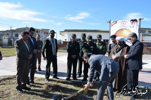 المان مزار شهدای گمنام شهرستان ترکمن کلنگ زنی شد