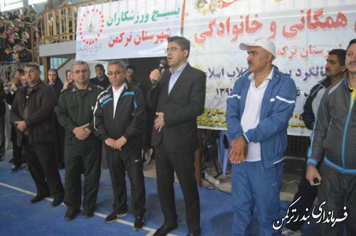 همایش پیاده روی همگانی و خانوادگی در شهرستان ترکمن برگزار شد