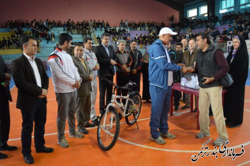 همایش پیاده روی همگانی و خانوادگی در شهرستان ترکمن برگزار شد