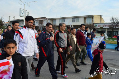 همایش پیاده روی همگانی و خانوادگی در شهرستان ترکمن برگزار شد