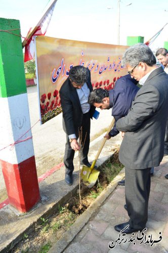 غبارروبی و عطرافشانی مزار شهدای بهشت فاطمه شهرستان ترکمن