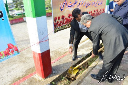 غبارروبی و عطرافشانی مزار شهدای بهشت فاطمه شهرستان ترکمن