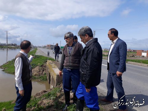 بازدید فرماندار و اعضای ستاد مدیریت بحران شهرستان ترکمن از مناطق و اراضی آب گرفته شهرستان