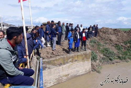 بازدید فرماندار ترکمن از روستاهای شهرستان و محل اسکان سیل زدگان گمیشان