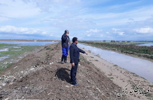 بازدید فرماندار ترکمن از روستاهای شهرستان و محل اسکان سیل زدگان گمیشان