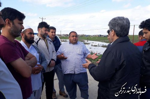 بازدید فرماندار ترکمن از روستاهای شهرستان و محل اسکان سیل زدگان گمیشان