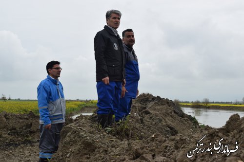 بازدید فرماندار ترکمن از پل روستای نیازآباد بر روی رودخانه قره سو