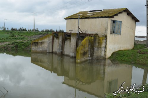 بازدید فرماندار ترکمن از آب بندان شیلات