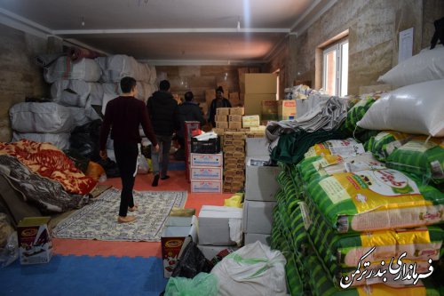 بازدید فرماندار ترکمن از محل جمع آوری کمک های مردمی به سیل زدگان واقع در مسجد جامع شهرستان