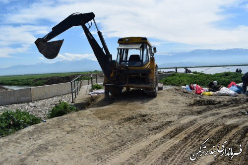 بازدید فرماندار ترکمن از روستای اسلام تپه