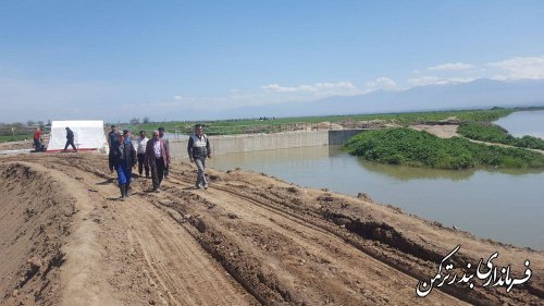 بازدید فرماندار  ترکمن از دیواره بازسازی شده رودخانه قره سو در روستای اسلام تپه 