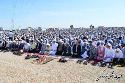 نماز باشکوه عید سعید فطر در شهرستان ترکمن برگزار شد