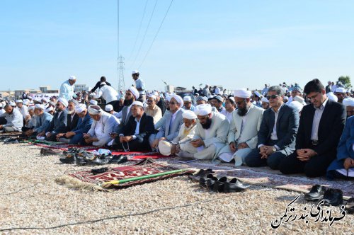 نماز باشکوه عید سعید فطر در شهرستان ترکمن برگزار شد