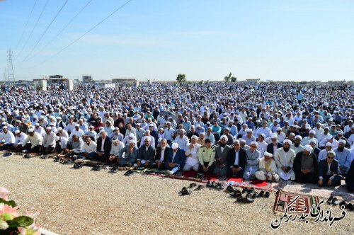 نماز باشکوه عید سعید فطر در شهرستان ترکمن برگزار شد