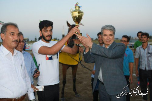 حضور فرماندار در مسابقات سوارکاری بندرترکمن 
