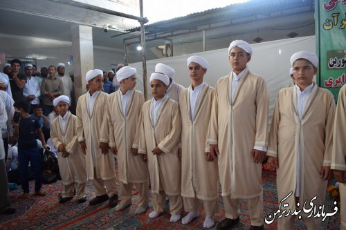 مراسم فارغ التحصیلی جمعی از حافظان کل قرآن در روستای اورکت حاجی برگزار شد