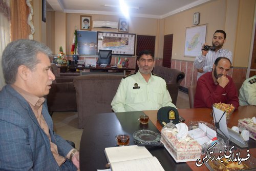 دیدار فرمانده و کارکنان انتظامی شهرستان ترکمن با فرماندار
