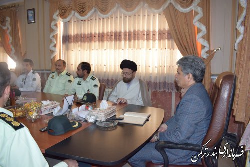 دیدار فرمانده و کارکنان انتظامی شهرستان ترکمن با فرماندار