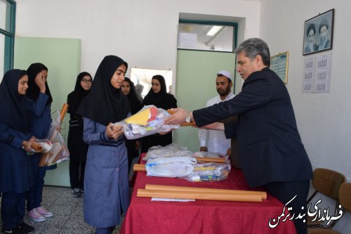 بازدید فرماندار شهرستان ترکمن از هنرستان دخترانه شهدای غزه