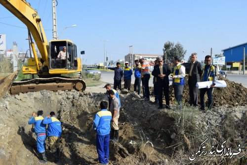 بازدید فرماندار ترکمن از عملیات تعمیر لوله گاز کانال مجاور میدان اسبدوانی