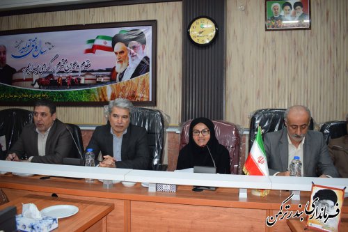نشست صمیمی معاون توسعه و مدیریت منابع استاندار با کارکنان فرمانداری شهرستان ترکمن