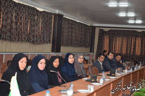 نشست صمیمی معاون توسعه و مدیریت منابع استاندار با کارکنان فرمانداری شهرستان ترکمن