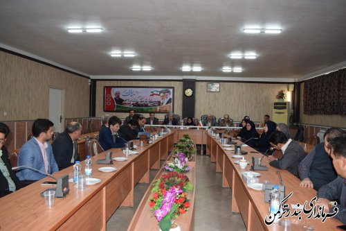 نشست صمیمی معاون توسعه و مدیریت منابع استاندار با کارکنان فرمانداری شهرستان ترکمن