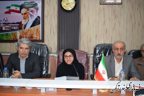 نشست صمیمی معاون توسعه و مدیریت منابع استاندار با کارکنان فرمانداری شهرستان ترکمن