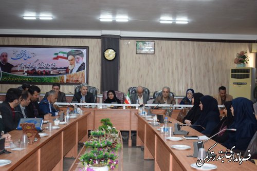 نشست صمیمی معاون توسعه و مدیریت منابع استاندار با کارکنان فرمانداری شهرستان ترکمن