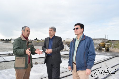 بازدید فرماندار شهرستان ترکمن از روند بهسازی محوطه پارکینگ اسکله
