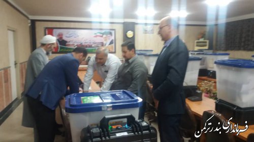 آغاز فرآیند انتخابات در شهرستان بندرترکمن با تحويل ۵۹ صندوق اخذ راي  انتخابات مجلس شوراي اسلامي در شهرستان