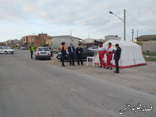 بازدید میدانی فرماندار شهرستان بندرترکمن از روند اجرای طرح کاهش زنجیره انتقال کرونا در مبادی شهر بندرترکمن