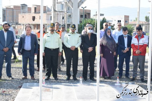 غبارروبی و عطرافشانی مزار شهدای گمنام شهرستان بندرترکمن